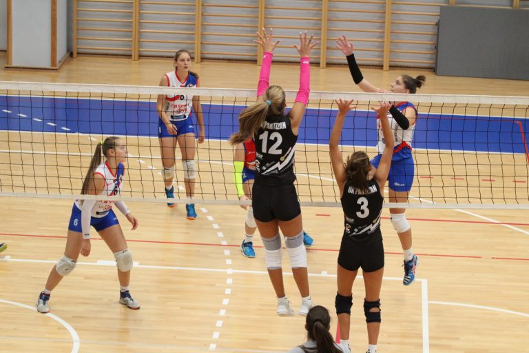 Kadetkinje Partizana na utakmici - First Challenge turnir